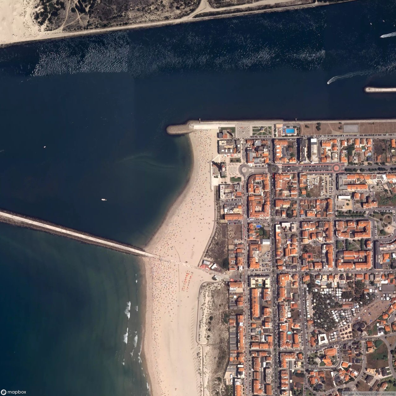 Praia da Barra surf break