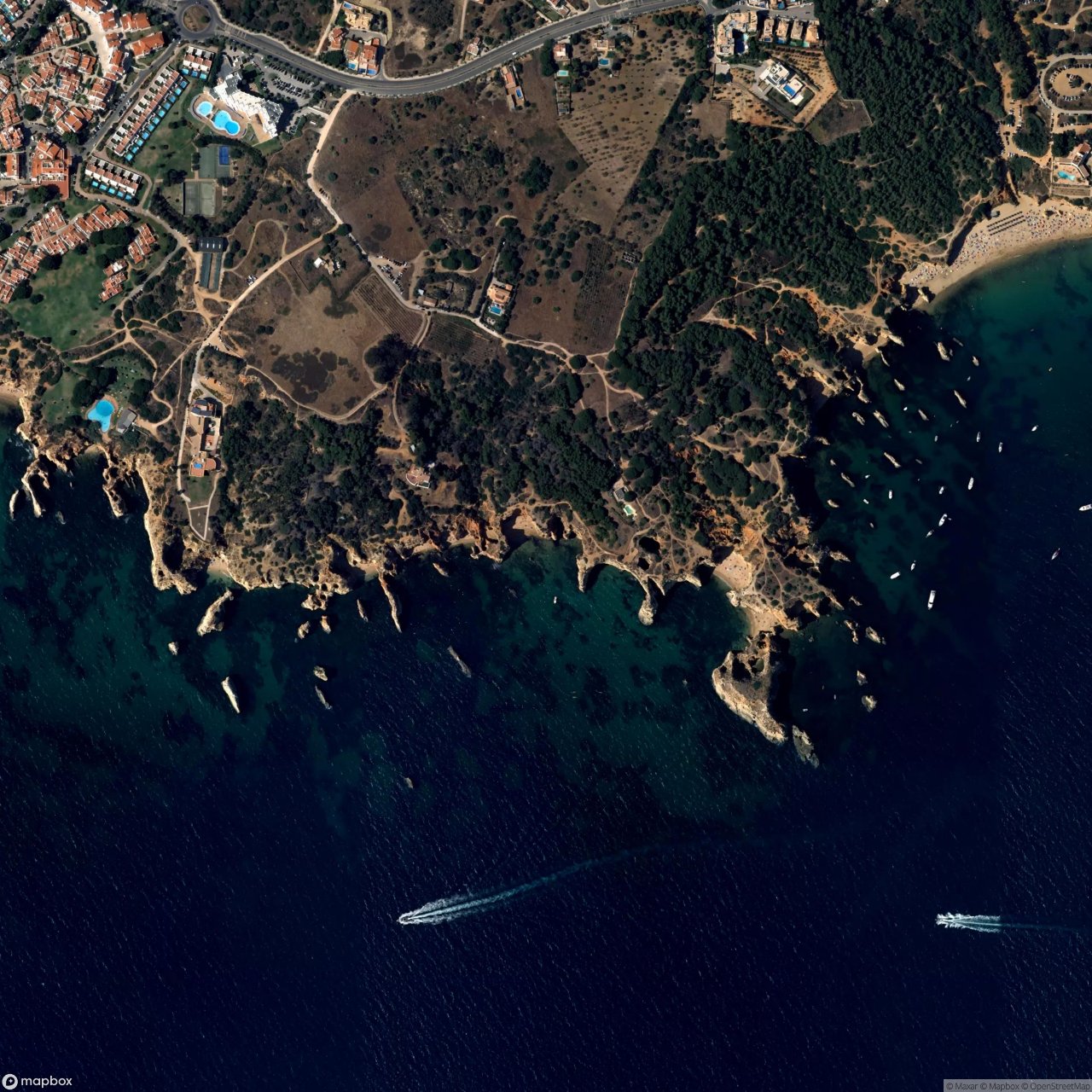 Praia do Alvor surf break