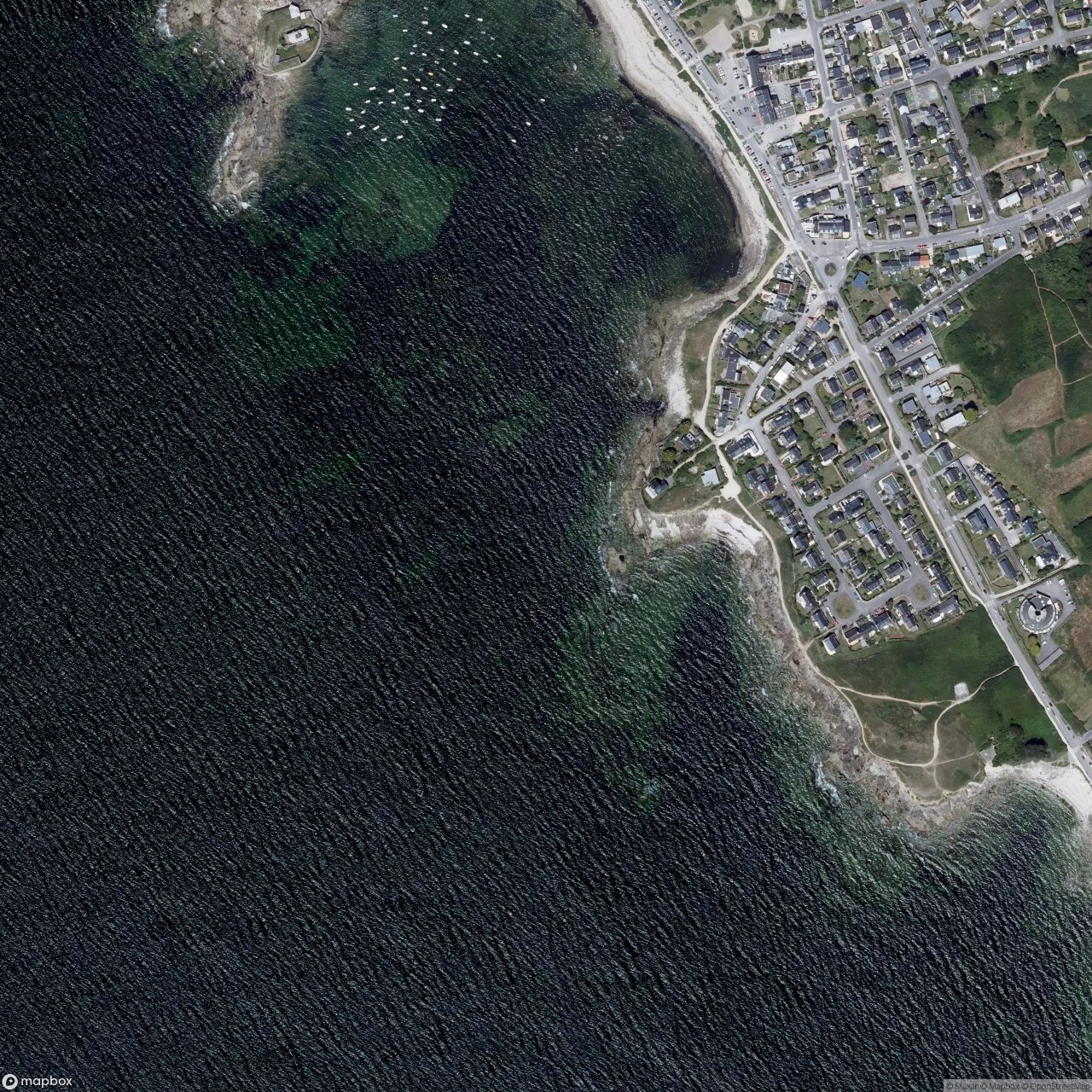 Les Moules surf break