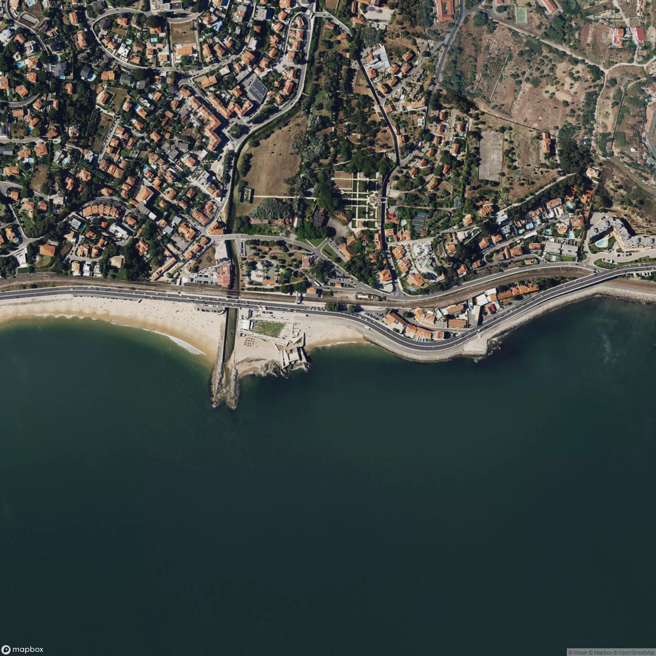 Praia de Caxias surf break