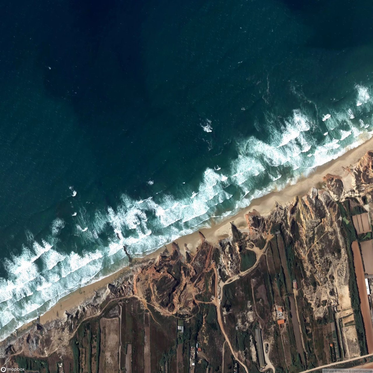 Almagreira surf break