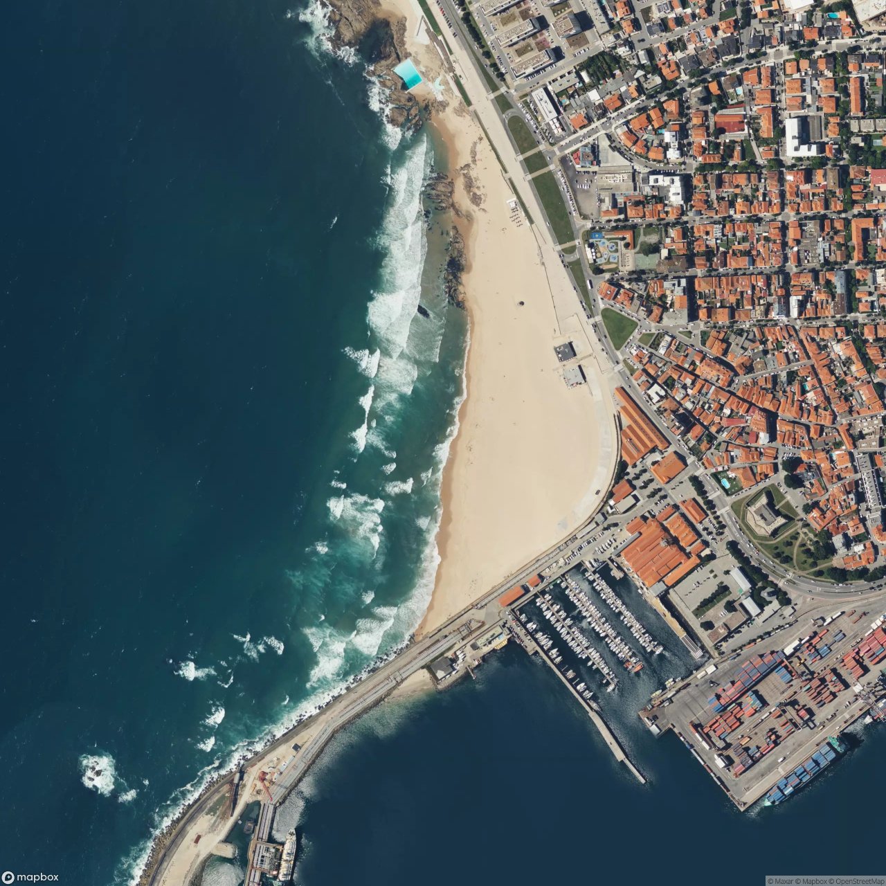 Leça da Palmeira surf break