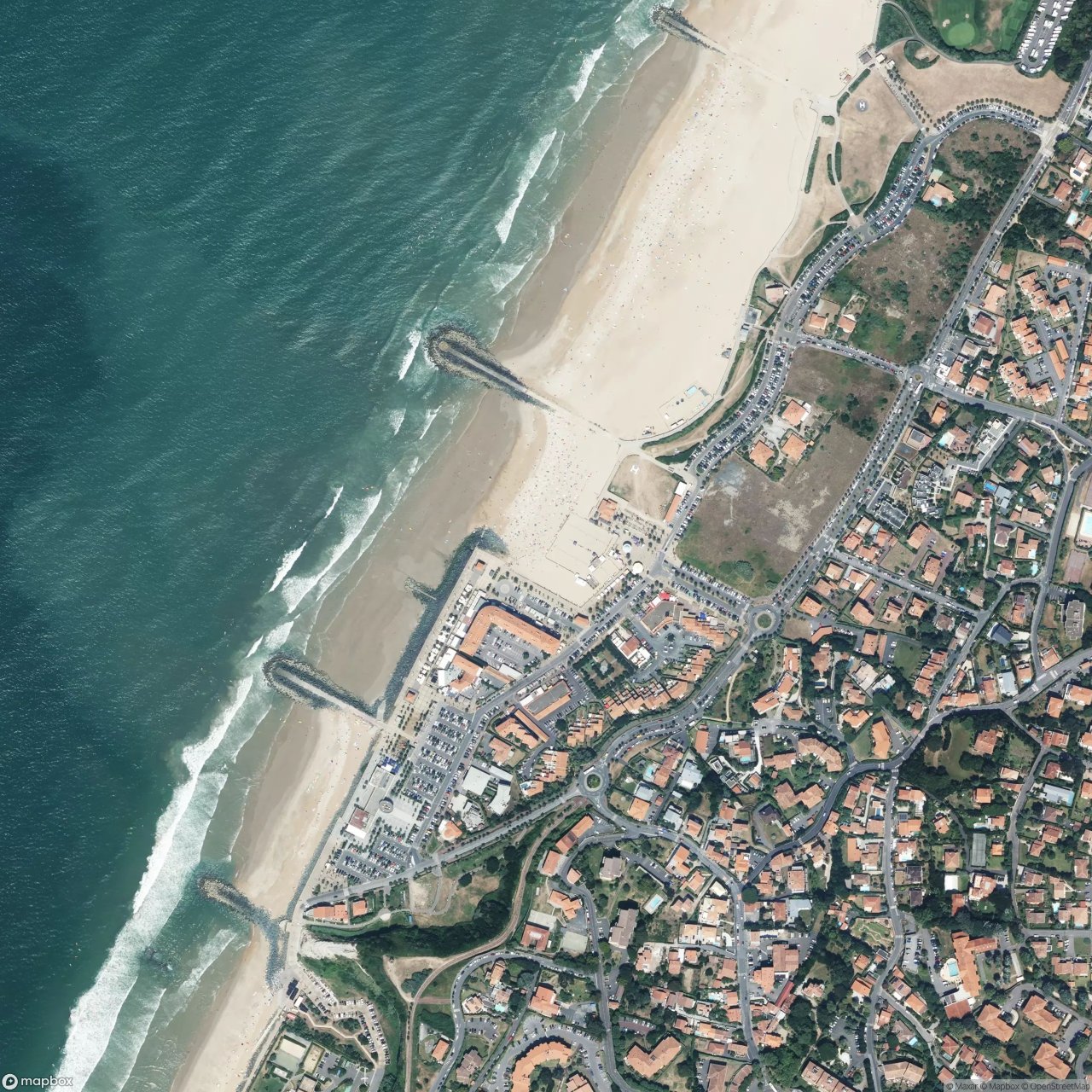 Plage des Sables d'or surf break