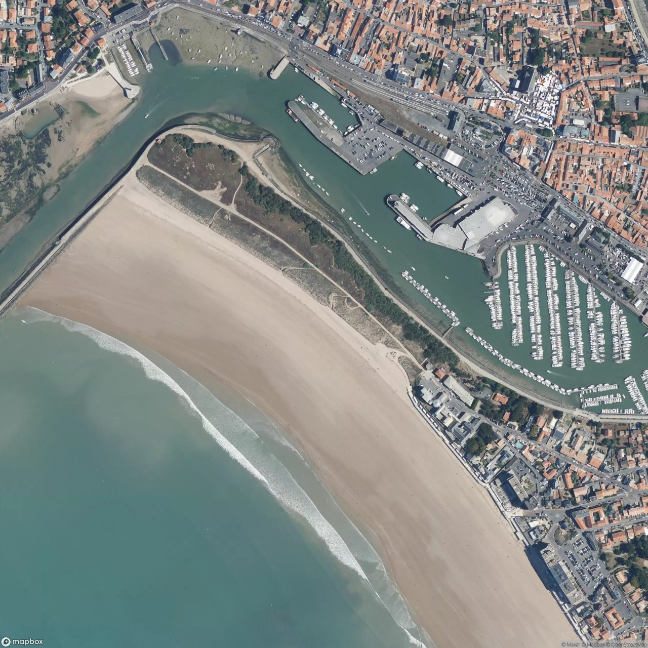 Grande Plage - Saint-Gilles-Croix-de-Vie surf break